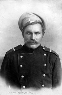 На военной службе, 1910-е годы — Филимонов Анисим Семенович, уроженец деревни Новотроицкой Мокроусовского района Курганской области, на военной службе. Омск, 1910-е годы. Фото из архива Владимира Шевцова.