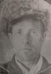 Бутаков Григорий Иосифович — Бутаков Григорий Иосифович родился в 1905 году. В ряды Советской Армии был призван в июле 1941 года. Был направлен на Белорусский фронт рядовым в пехотную часть стрелковой дивизии. За проявленную храбрость и мужество в боях награждён орденом Красной Звезды (привёл в свою часть немецкий танк с частью экипажа), После тяжёлого ранения получил инвалидность 2 группы, был демобилизован. Вернулся домой в 1945 году. Награжден Орденом Красного Знамени, медалью « За Победу над Германией».