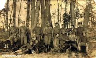 Гладков Семен Григорьевич - 2 — 1916 год, лето, Юго-Западный фронт. «Брусиловский прорыв», пулеметная команда 503-го полка 126 стрелковой дивизии 11-й армии. В нижнем ряду 3-й справа (у трофейного «максима» на треноге) – С.Г.Гладков.