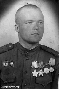 Гуляев Моисей Семенович-2 — ... Дошел до Берлина,  участвовал во взятии рейхстага. Был награжден орденом «Красной звезды»,  орденом  «Славы  первой и третьей степени», двумя медалями «За отвагу», «За освобождение Варшавы», «За победу над Германией», «За взятие Берлина».
В мае 1946г. Демобилизовался.
Надпись на обороте: "На долгую вечную память племяннику Мите от Дяди из Германии. Город Эрфурт. Фотографировался в дни оккупации Германии, 15 августа 1945 года. До свидания".
Материал подготовила Оболдина Анжела (МОУ «МОУ «СОШ №8» 8а кл.).