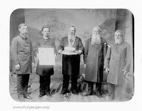 Делегация от Кургана, выбранная для встречи с Цесаревичем Николаем — В 1891 году в Тобольской губернии находился проездом Цесаревич Николай. 
На фото: курганская делегация, встречавшаяся с наследником престола, будущим императором Николаем II. Слева направо: Иван Иванович Бакинов, Федор Васильевич Шветов, Осип Никанорович Евграфов, Федор Семенович Березин, Константин Трофимович Харламов.
Снимок сделан в Тобольске в фотомастерской Я.О. Фидлермана.