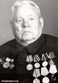 Еланцев Игнатий Савватеевич — Еланцев Игнатий Савватеевич родился в 1904 году. В Советскую Армию призван в июле 1941 года, служил в стрелковой дивизии в звании сержанта на Западном и 2-м Белорусском фронтах. При выполнении боевых заданий был ранен, лечился в госпитале. Награжден медалями «За отвагу», «За Победу над Германией». Демобилизовался 4 сентября 1945 года.