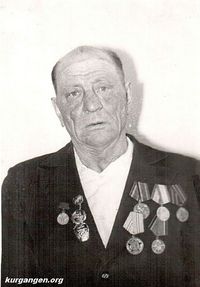 Еланцев Михаил Фомич — Еланцев Михаил Фомич родился в 1925 году. Призван в ряды Советской Армии в 1944 году в запасной 15 стрелковый полк, затем попал в 200-й стрелковый полк НКВД рядовым, затем ефрейтором. Воевал на Ленинградском фронте. Был ранен, лечился в госпитале. В июле 1946 года демобилизовался и прибыл в Спицыно. Награжден Орденом Отечественной войны 2 степени, медалью «За победу над Германией». Умер в 1997 году.