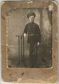 На военной службе, 1910-е годы — Захаров Александр Матвеевич, род. в 1895, проживал в с. Лебяжье 1-е современного Лебяжьевского района Курганской обл. Погиб в ВОВ. Фото из домашнего архива Бердникова Романа.