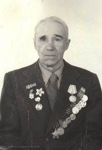 Киланов Андрей Михайлович — Киланов Андрей Михайлович с. Кирово. Ушёл на фронт в 1943 году в 17 лет.
Награждён орденом "Славы" 3 ст., медалями "За Отвагу", "За освобождение
Польши". Фото из музея средней школы села Кирово.