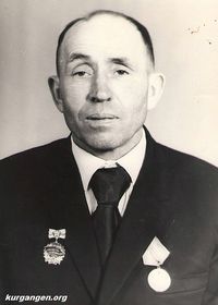 Клещёв Михаил Прохорович — Родился в 1918 году 9 января в селе Долговка Куртамышского района Курганской области. Во время войны служил в понтонно-мостовых войсках. Воевал на 2-м Белорусском, 3-м Белорусском фронтах. Форсировал Двину. Освобождал Кенингсберг. Награжден медалями «За взятие Кенингсберга» и «За победу над Германией».
Фото из музея Куртамышского сельхозтехникума.

Фото из музея Куртамышского сельхозтехникума.
