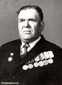Кокшаров Иван Антонович — Родился в 1918 г. в д.Сладчанка Мехонского р-на Курганской обл. На фронт ушел 2 января 1942 г. воевал на Орловском направлении,в стрелковом полку в звании младший сержант. Принимал участие в боях под Москвой. 16 июня 1943 был тяжело ранен. Полгода пролежал в госпитале и был отаправлен в отпуск. 1 января 1945 снова призван в армию, 16 июня 1946 был демобилизирован. Награжден Орденом Отечественной войны 2 степени, медалями «За оборону Москвы», «За  отвагу», «За взятие Кенигсберга».