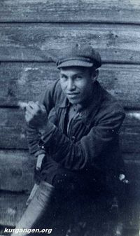 Село Кирово Мишкинского района — Мещеряков Пётр Васильевич. Первый комсомолец села, активист. Учитель
школы в селе Воскресенское. Участвовал в ликвидации неграмотности среди
взрослого населения района. В августе 1919 года оказывал помощь
погорельцам, пострадавших от артобстрела колчаковской артиллерией села
Воскресенского. Фото из школьного музея в с. Кирово. 1927 г.