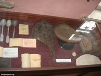 Мокроусово. В краеведческом музее — Личные вещи участников ВОВ. Фото Николая Павлова, 24.04.2010.