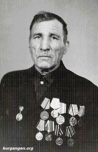 Мурзин Георгий Перфильевич — Мурзин Георгий Перфильевич 1916 года рождения. В ряды Советской Армии был призван в 1937 году. Участвовал в финской войне. В 1942 году находился на Ленинградском фронте во второй ударной бригаде минометного полка в звании сержанта. Участвовал в прорыве блокады Ленинграда. Дважды был ранен. Демобилизовался в 1947 году. Награжден двумя медалями «За отвагу», «За оборону Ленинграда», «За победу над Германией».