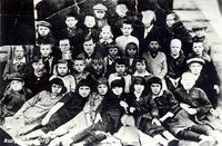 Деревня Новотроицкое — Школьный класс, ок. 1940-го года.
Фото из архива Васильевых (Курган).