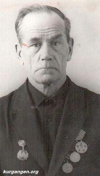 Оглуздин Григорий Матвеевич — Оглуздин Григорий Матвеевич 1914 года рождения, родился в с. Спицыно Шадринского района Курганской области. Призван  в Советскую Армию в 1941 году. Сражался на Воронежском фронте в составе 145 пулеметно-артилерийского полка – пулеметчиком. С июля 1942 года по март 1945 года был в плену. В марте 1945 года на территории Франции бежал из плена, попал к партизанам. Награжден  Орденом Отечественной войны 2 степени, медалями «За победу над Германией». Умер в 1988 году.
