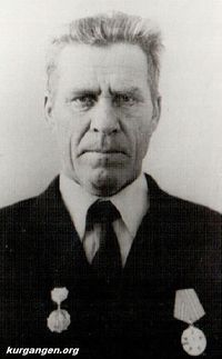 Оглуздин Иван Федорович — Оглуздин Иван Федорович 1922 года рождения. Призван в ряды Советской Армии в 1941 году, был направлен на Волховский фронт рядовым в стрелковый полк.  Участвовал в боях по прорыву блокады Ленинграда. Дважды был ранен. В сентябре 1945 года был направлен на Японский фронт. Демобилизовался в 1947 году.  Награжден медалями «За  оборону Ленинграда», «За победу над Германией», «За победу над Японией». Умер в 1994 году.