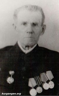 Рукавишников  Николай Степанович — Рукавишников  Николай Степанович родился в 1909 году. В армию был призван в 1942 году, направлен в противотанковый артиллерийский полк наводчиком в звании сержанта. Воевал на 2, 3 и 4 Украинских фронтах. Дважды был ранен. Демобилизовался в октябре 1945 года. Награжден медалями «За отвагу», «За победу над Германией», «За доблесть и отвагу в Великой Отечественной Войне».