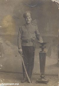 На военной службе, 1917 год — Серков Трофим Михайлович, уроженец деревни Сосновка Куртамышского района. Действующая армия, 11-я Сибирская Стрелково-артиллерийская бригада, 8-я батарея, 15 июля 1917 года. Фото из архива В.Т. Серкова (г. Курган).