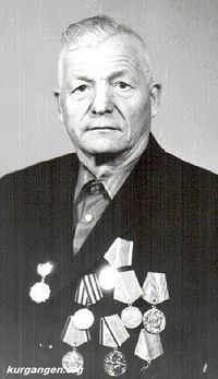 Суковатицын Павел Сергеевич — Суковатицын Павел Сергеевич, 1924 года рождения, уроженец с. Спицыно Мехонского района Курганской области. В 1942 году был призван в армию, направлен в школу МВД. Далее службу проходил рядовым в 74 стрелковом полку, Украинский фронт. В 1944 году участвовал в ликвидации банд в Западной Украине. Демобилизован в 1947 году Награжден орденом Отечественной войны 2 степени, медалью «За победу над Германией», медалью Жукова. Умер в 1998 году.