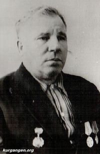 Суковатицын Леонид Иосифович — Суковатицын Леонид Иосифович родился в 1925 году.  В армию был призван в 1943 году. После окончания танкового училища направлен механиком-водителем танка на Волховский фронт. Затем воевал на втором Белорусском фронте. В 1944 году получил тяжелое ранение. В апреле 1945 года после лечения в госпитале демобилизован. Награжден медалями: «За боевые заслуги», «За боевое отличие».