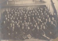 Город Курган — 5-я Курганская окружная партийная конференция, 10.06.1925. В верхнем ряду, шестой справа - Покровский Николай Константинович (секретарь Макушинского райкома РЛКСМ). Фото из архива Серкова Владимира Трофимовича (Курган).