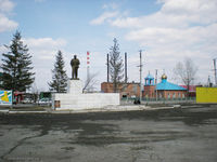 Центральная площадь. Памятник Ленину, церковь — Фото Владимира Шевцова. 2009