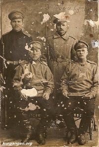 На военной службе, 1910-е годы — В верхнем ряду справа - Беляев Фома Кузьмич, житель д. Крестовка Далматовского района Курганской области. Фото из архива Коуровой Ларисы Викторовны, Екатеринбург.