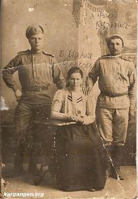 На военной службе, 1910-е годы — В верхнем ряду справа - Беляев Фома Кузьмич, житель д. Крестовка Далматовского района Курганской области. Фото из архива Коуровой Ларисы Викторовны, Екатеринбург.
