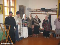 Село Лесниково Кетовского района Курганской области - 08 — Церковь во имя Сергея Радонежского. Священники Алексей и Евгений Смирновы и прихожане. Фото Николая Павлова, 19.08.2010.
