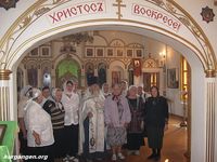 Село Лесниково Кетовского района Курганской области - 09 — Церковь во имя Сергея Радонежского. Настоятель храма священник Евгений Смирнов и прихожане. Фото Николая Павлова, 19.08.2010.