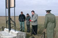 Поставим памятник деревне. Проект генерала Усманова, 2003 год — Фоторепортаж с открытия памятного знака на месте исчезнувший деревни Шарово. Фото из архива Усманова В.В.
