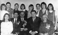 Краеведческий кружок Кировской средней школы. Встреча с участниками ВОВ — Встреча с участниками ВОВ 23 февраля 1967 года. Участники войны: Исаков Михаил Борисович (учитель
ИЗО), Буков, Улыбышев Александр Иванович (руководитель музея и кружка),
Ильин Викторин Иванович (учитель физкультуры в школе, преподаватель
Кировского медицинского училища). Фото из школьного музея.
