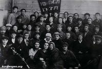Село Кирово Мишкинского района — Надпись на обороте: "Группа комсомольцев 1919-1929г.
Воскресенской ячейки обучающихся военному делу в кружке первичной
организации осоавиахима. Фотоснимок 1929 года. Вместе с комсомольцами на фото руководители и лекторы кружка." Фотографию для музея школы в селе Кирово подарила пионерка Воскресенского отряда 1925 года Люба Назарова в 1969 году.