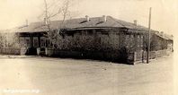 Село Кирово Мишкинского района — Здание Кировского (до 1935 года Воскресенского) райкома партии и райкома ВЛКСМ. Фото из школьного музея в с. Кирово. 1950-е годы.