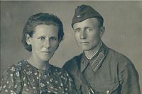 1939.08 — Мария Ивановна Вязникова (Присс) и Петр Георгиевич Вязников. Крым, Гурзуф.