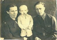 1941 — Вязниковы Мария Ивановна, Валерий, Петр Георгиевич. Кировская область, с. Солобеляк.